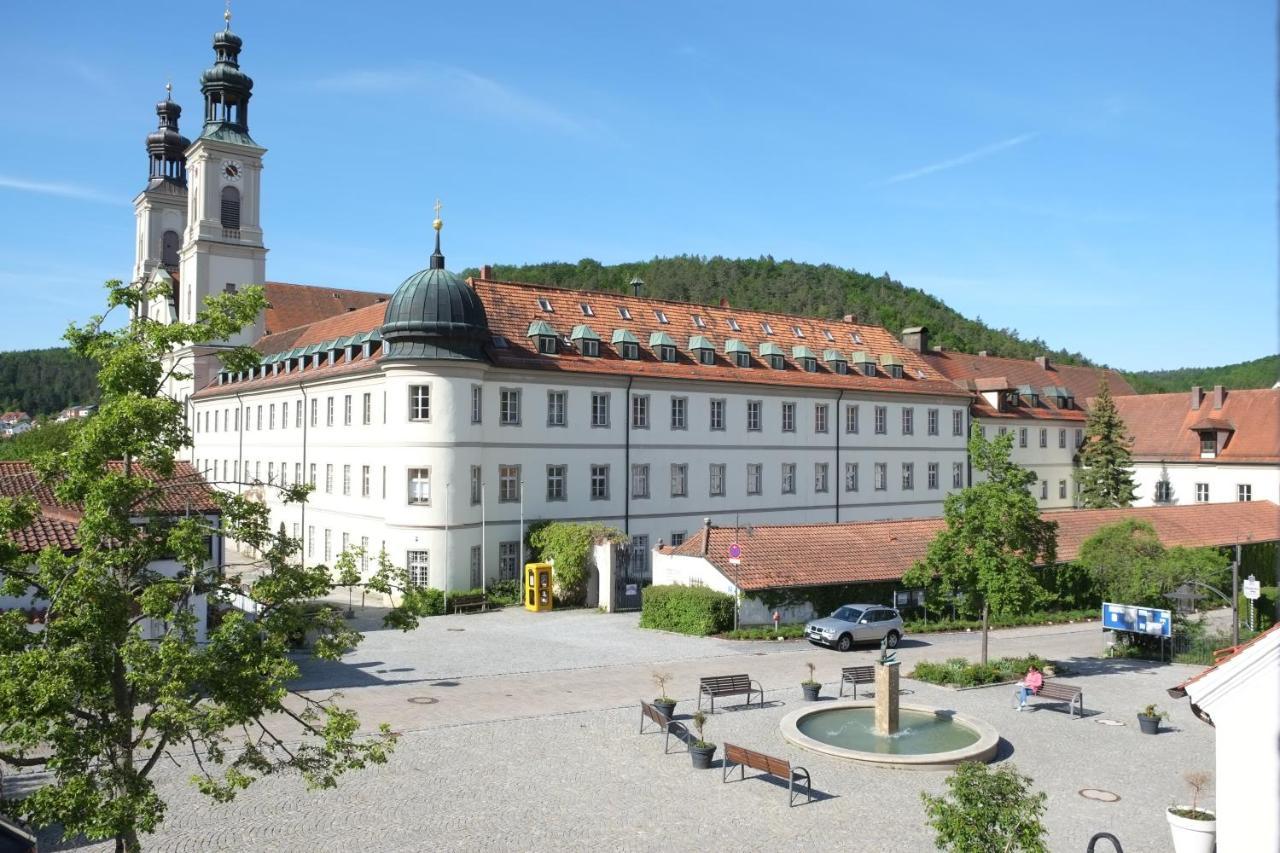 65Qm Wohnung Klosterblick Im Historischen Pfarrhaus Pielenhofen 外观 照片